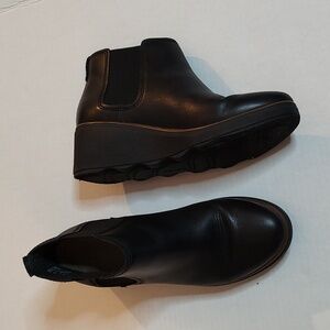 Clark's Black Leather Wedge Slip on Ankle Boots sz 8.5